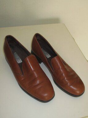 Munro American Womens Chestnut Brown Leather Flat Loafer - Size 7.5M